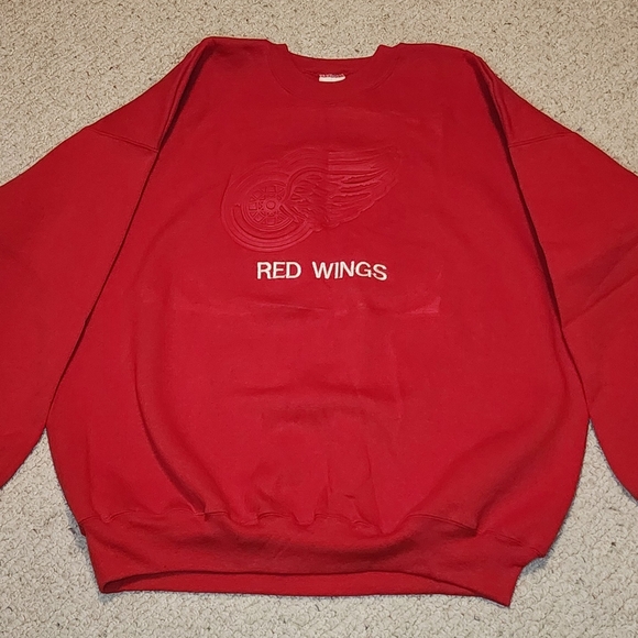 Hanes Other - Vintage Red Wings Crewneck